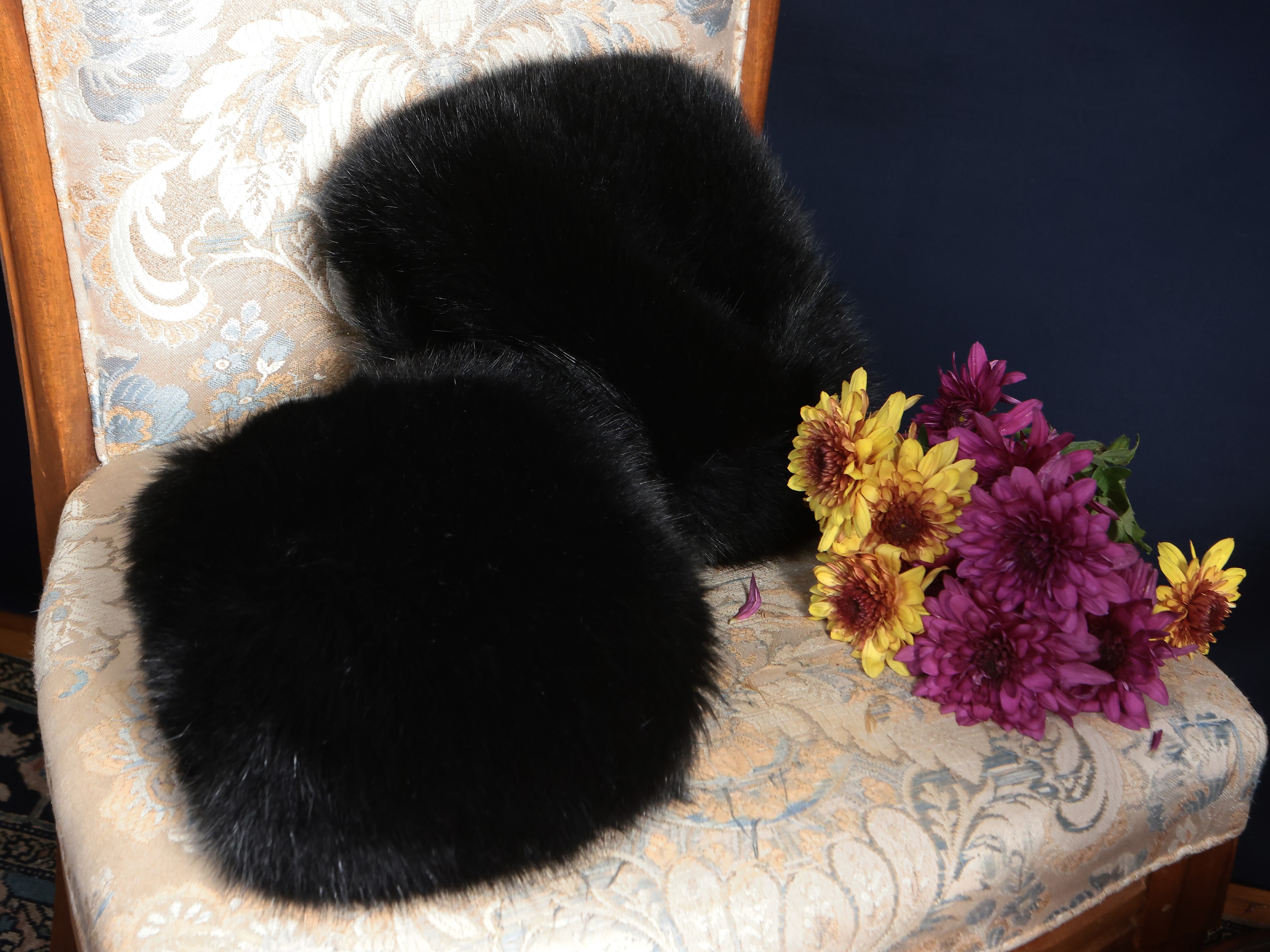 Collo e manopole in volpe nera