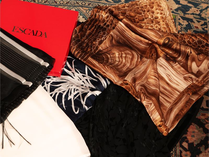 Lotto di cinque foulard in seta