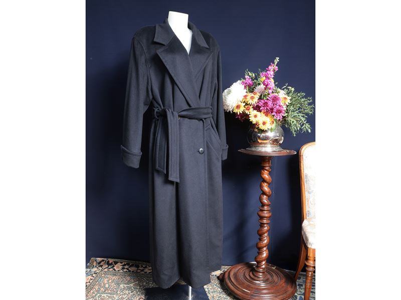 Escada, Cappotto in cashmere nero