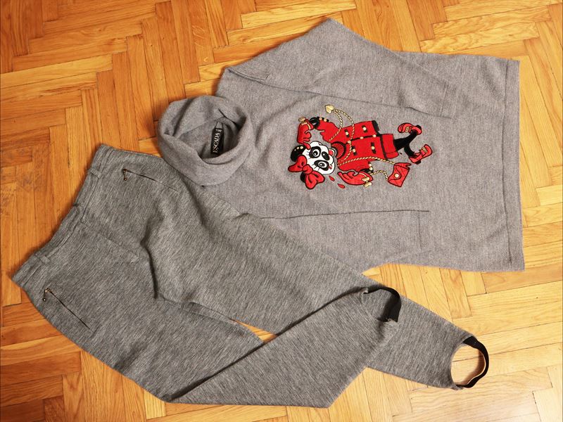 Escada, Completo in maglia di lana grigio