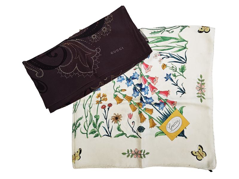 Gucci, Due Foulard in Seta