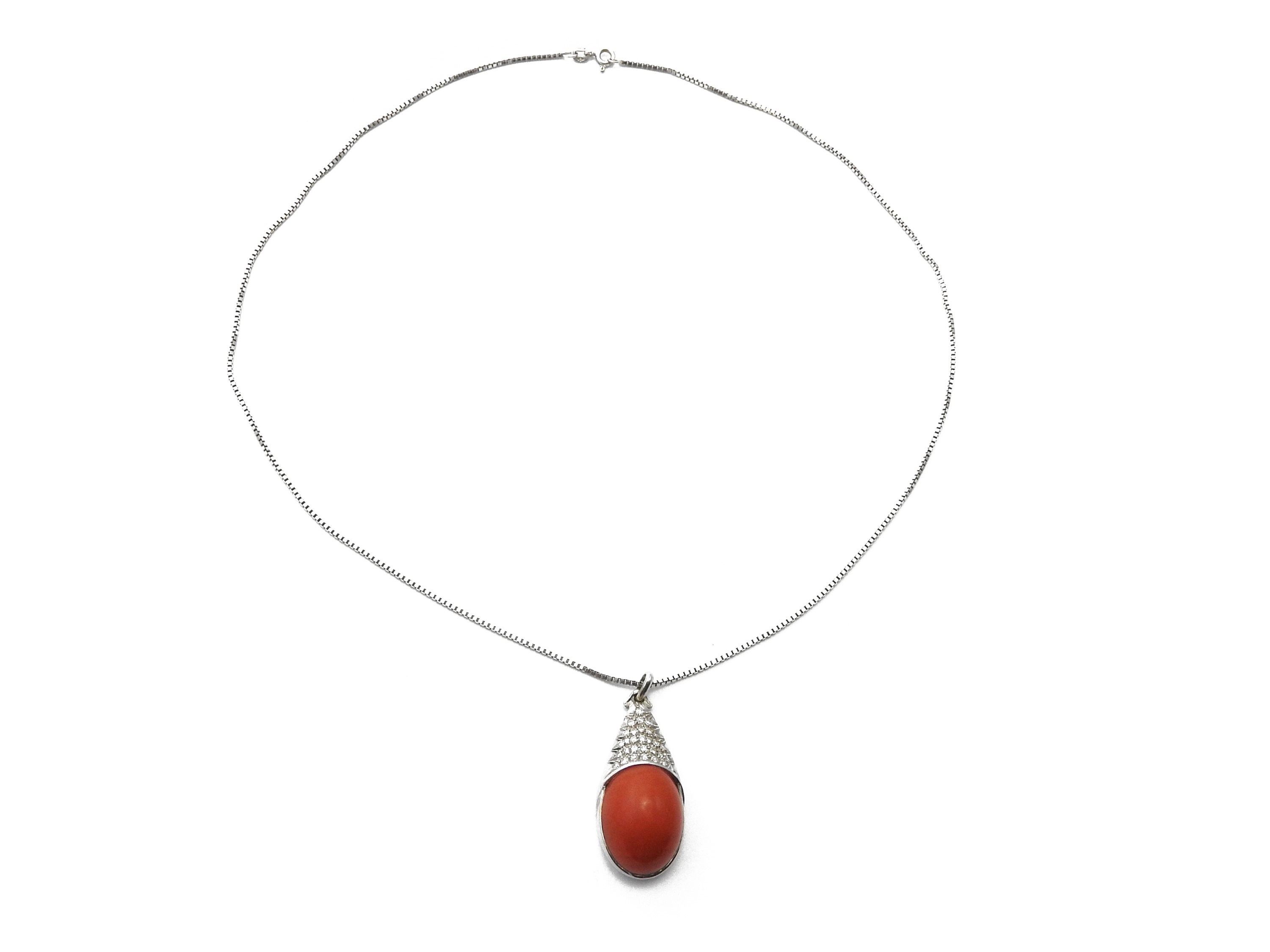Catenina e Pendente in Oro Bianco con Diamanti e Corallo Rosso