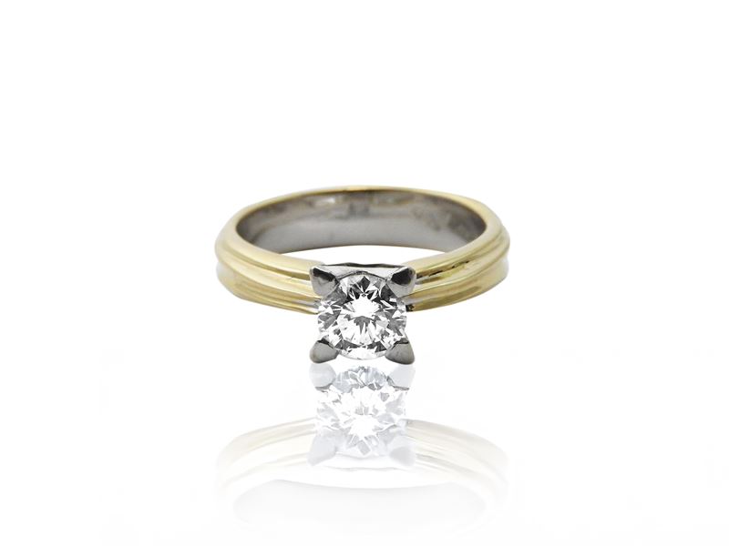 Anello Soltiario in Oro Giallo e Bianco con Diamante