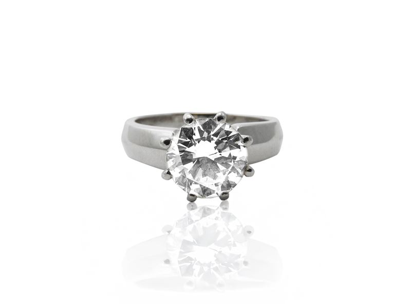 Anello Solitario in Oro Bianco con Diamante
