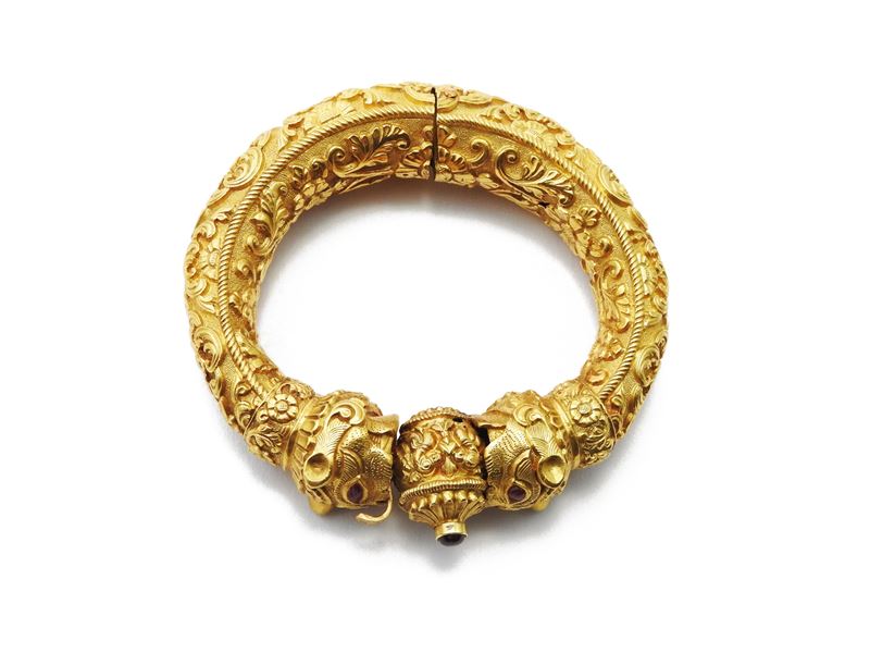 Bracciale Rigido in Oro Giallo con Rubini
