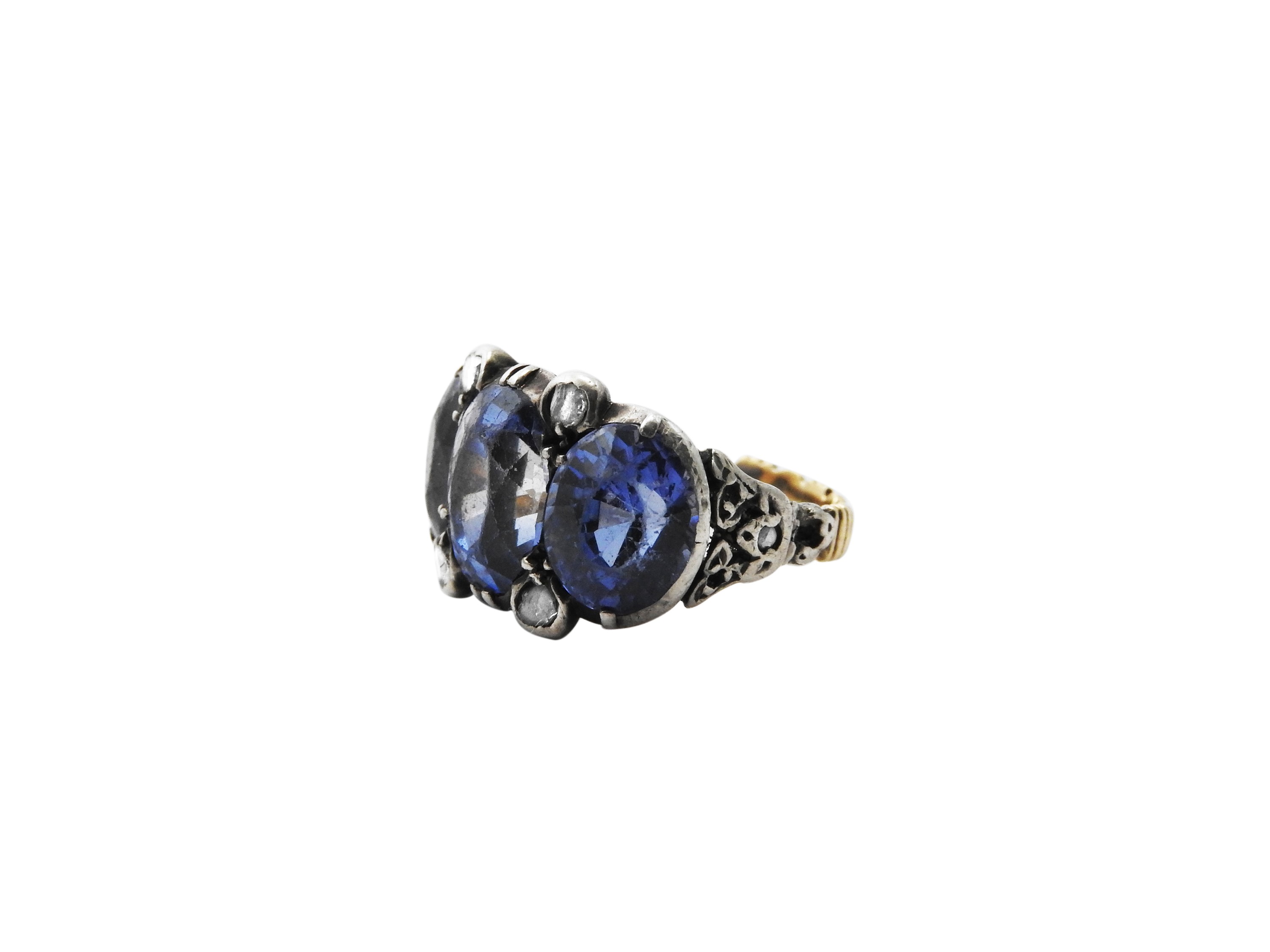 Anello in Oro Giallo ed Argento con Diamanti e Zaffiri Sintetici