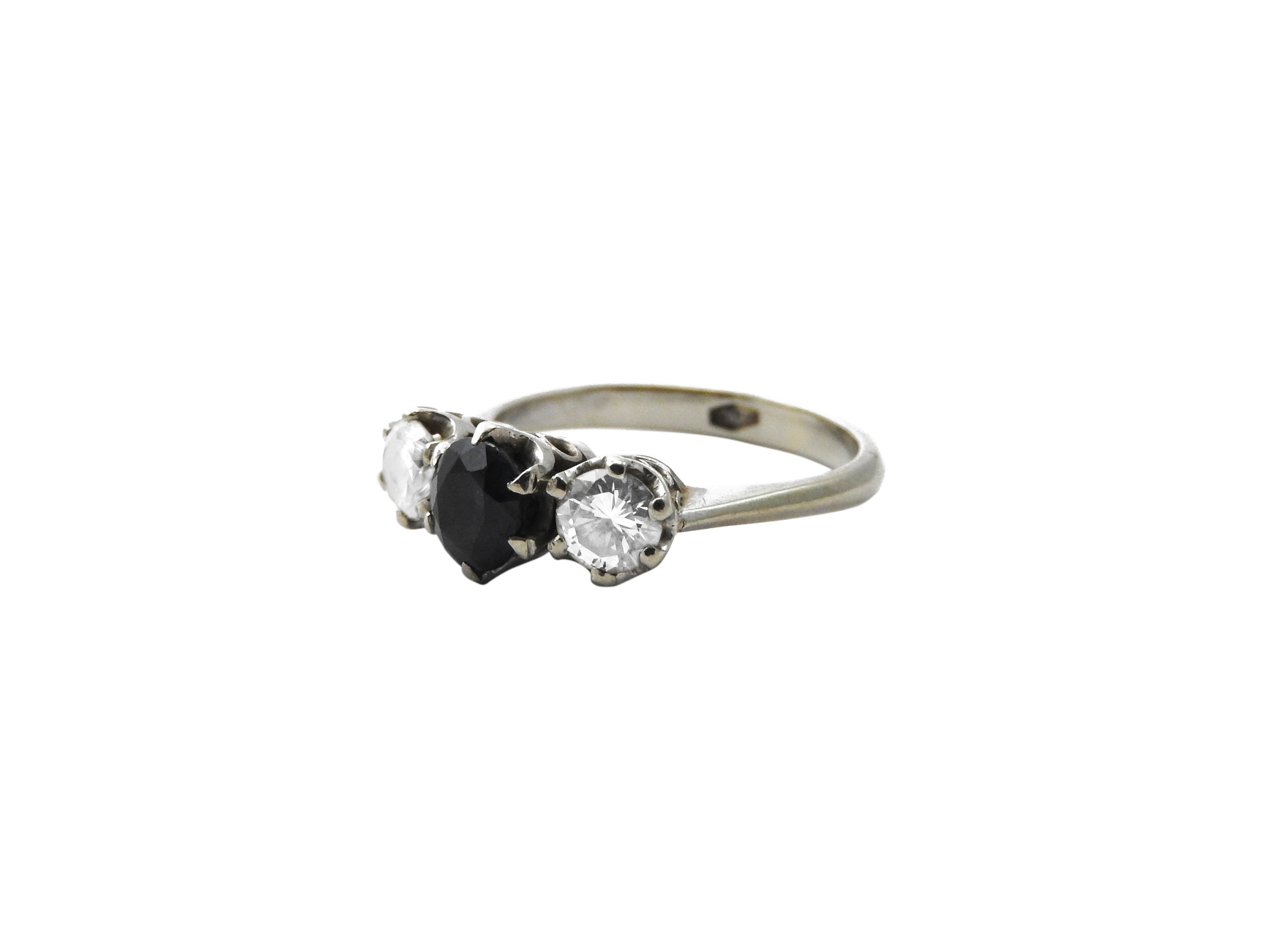 Anello in Oro Bianco con Diamanti e Zaffiro
