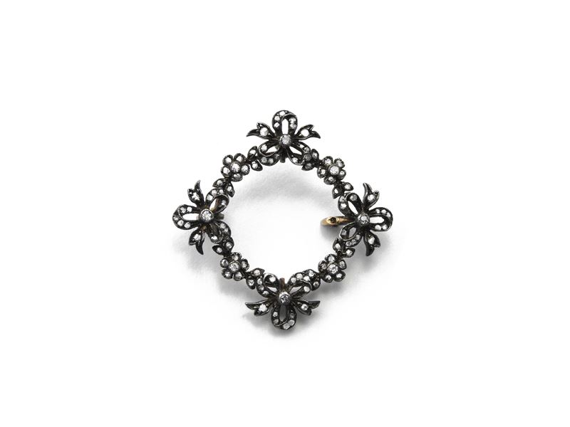 Spilla in Oro Giallo ed Argento con Diamanti