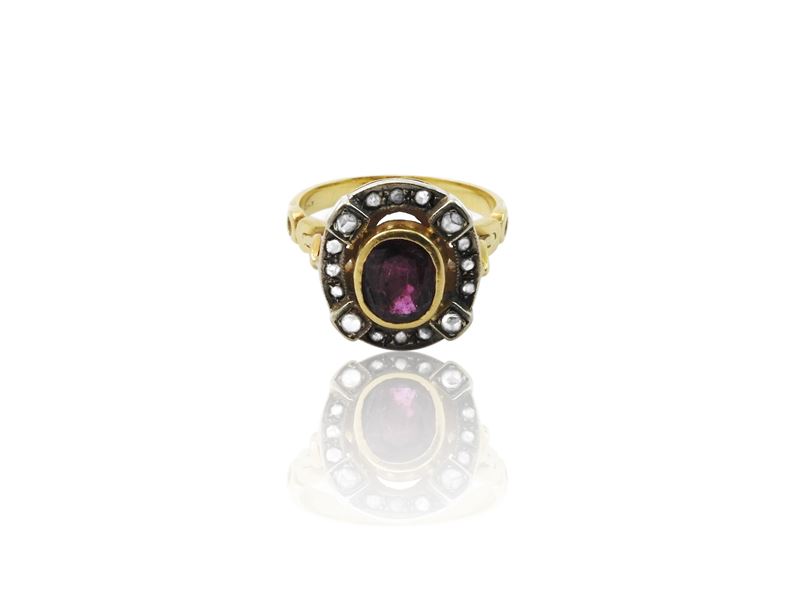 Anello in Oro Giallo ed Argento con Diamanti e Rubino