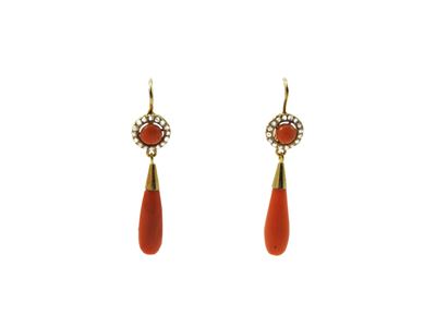 Orecchini Pendenti in Oro Giallo con Diamanti e Coralli Rosso Arancio