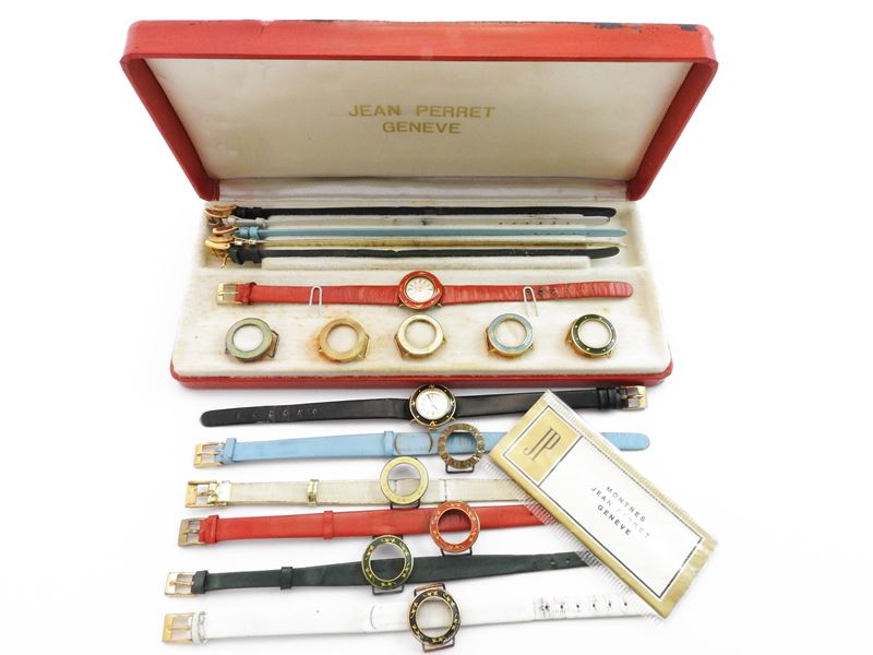 Due Orologi da Polso per Donna Jean Perret in Metallo Dorato