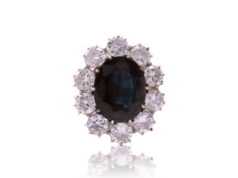 Anello in Oro Bianco con Diamanti e Zaffiro