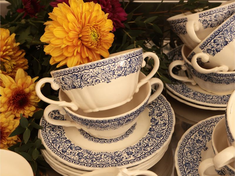 Assortimento di Tazze in Ceramica, Laveno e Churchill