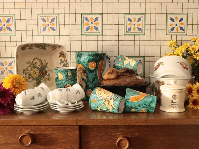 Assortimento di Accessori da Cucina in Ceramica