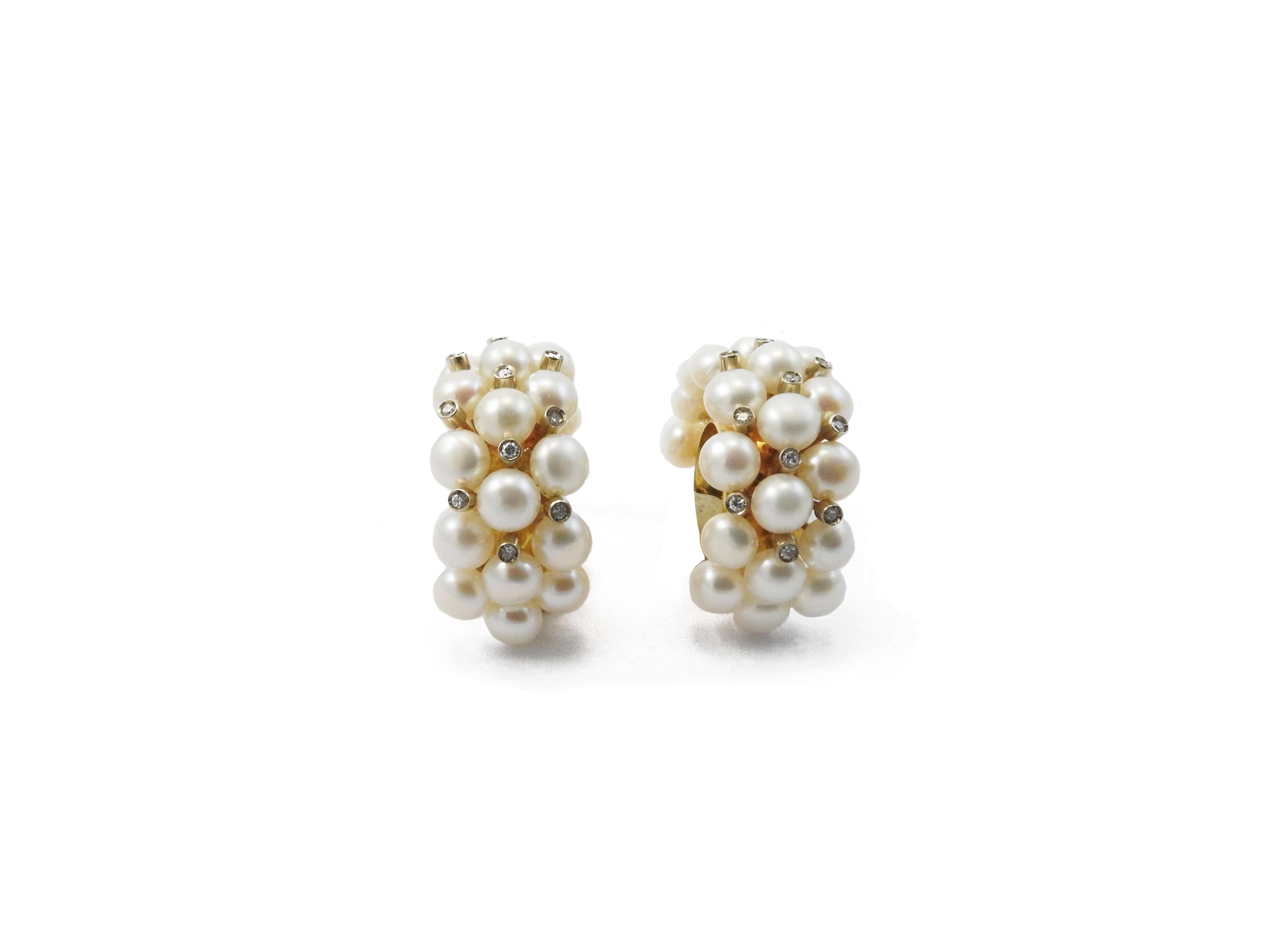 Orecchini in oro giallo con diamanti e perle coltivate