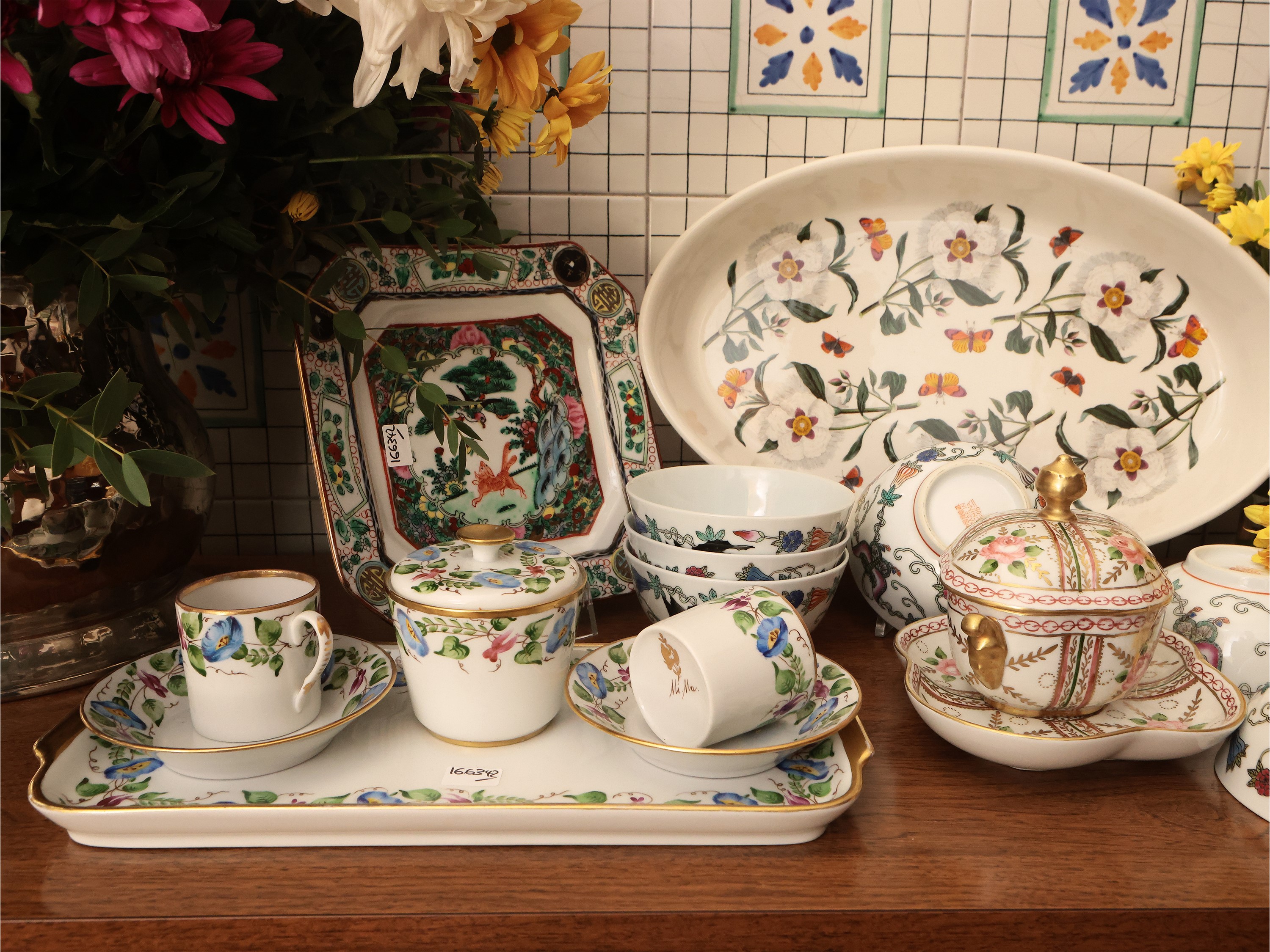 Assortimento di Accesori in Porcellana