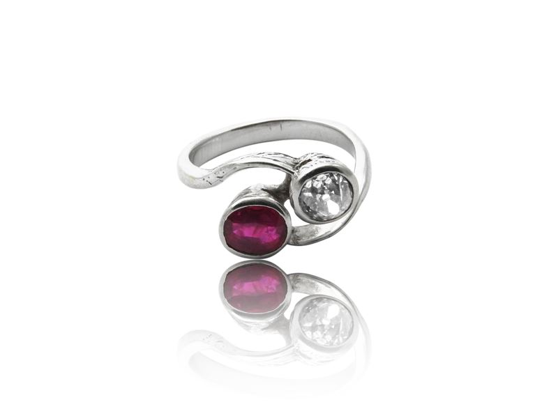 Anello Contrarié in Oro Bianco con Diamante e Rubino