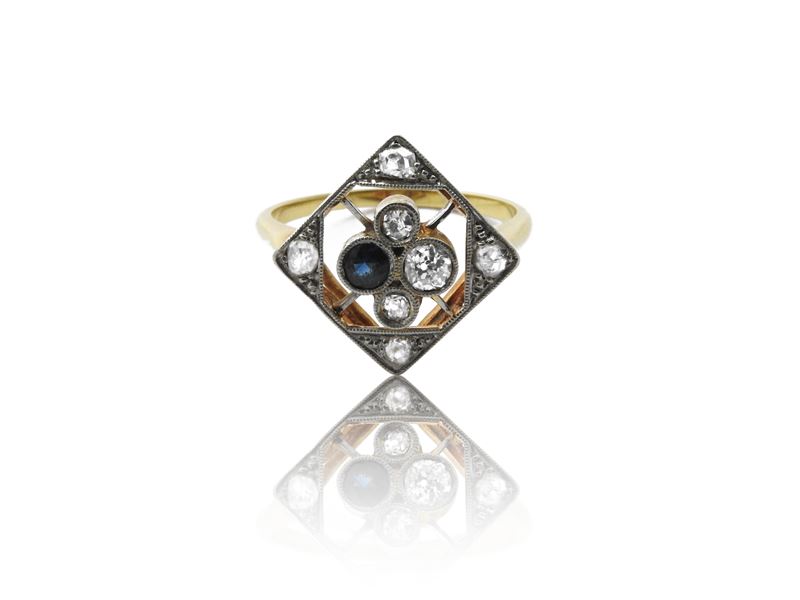 Anello in Oro Giallo e Platino con Diamanti e Zaffiro