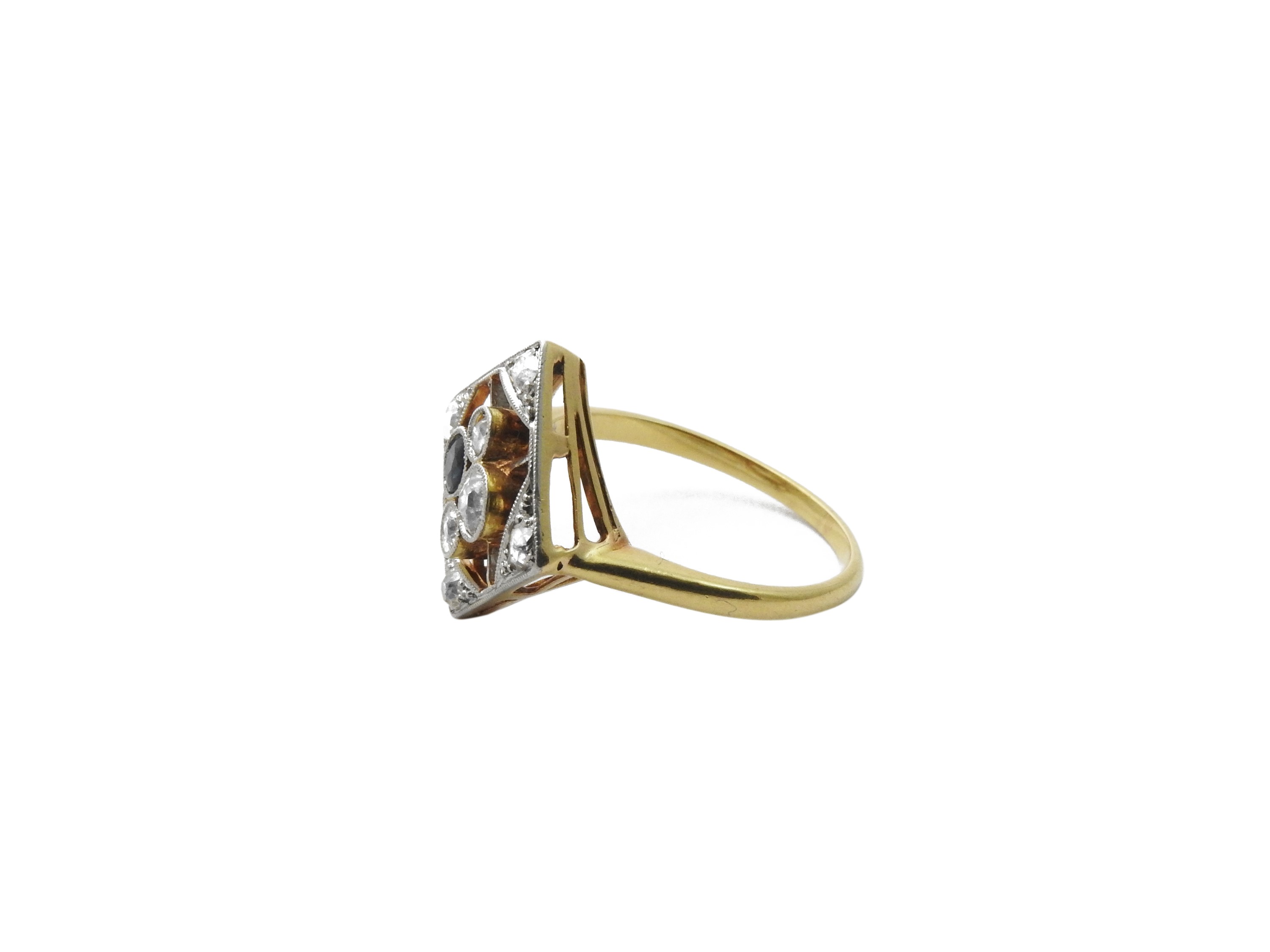 Anello in Oro Giallo e Platino con Diamanti e Zaffiro