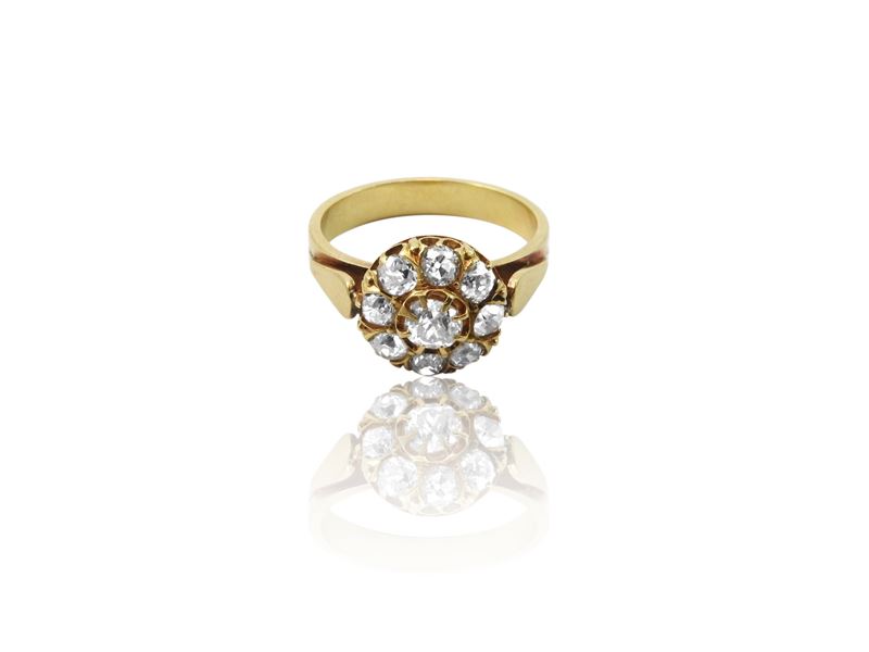 Anello in Oro Giallo con Diamanti