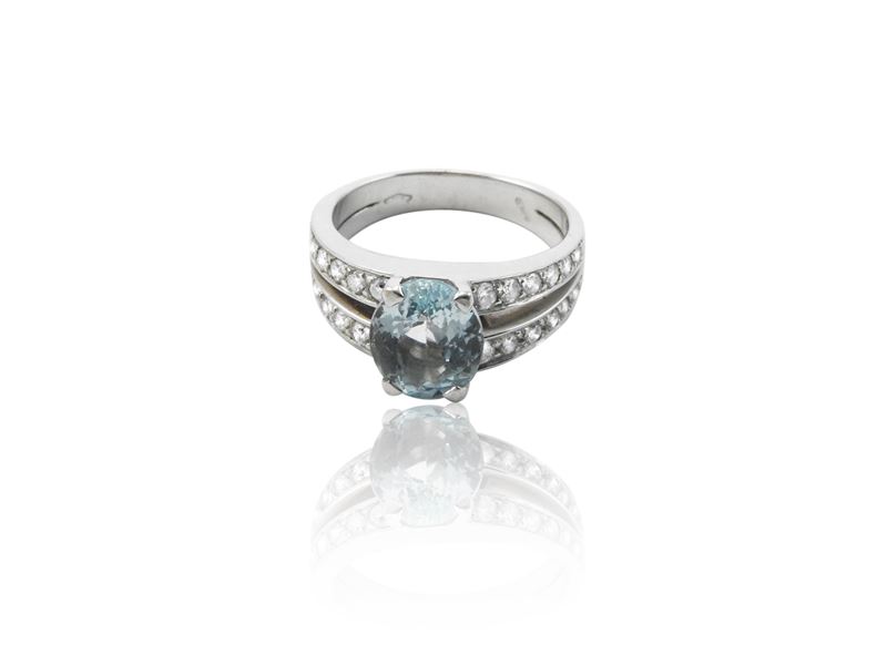 Anello a Fascia in Oro Bianco con Diamanti e Acquamarina