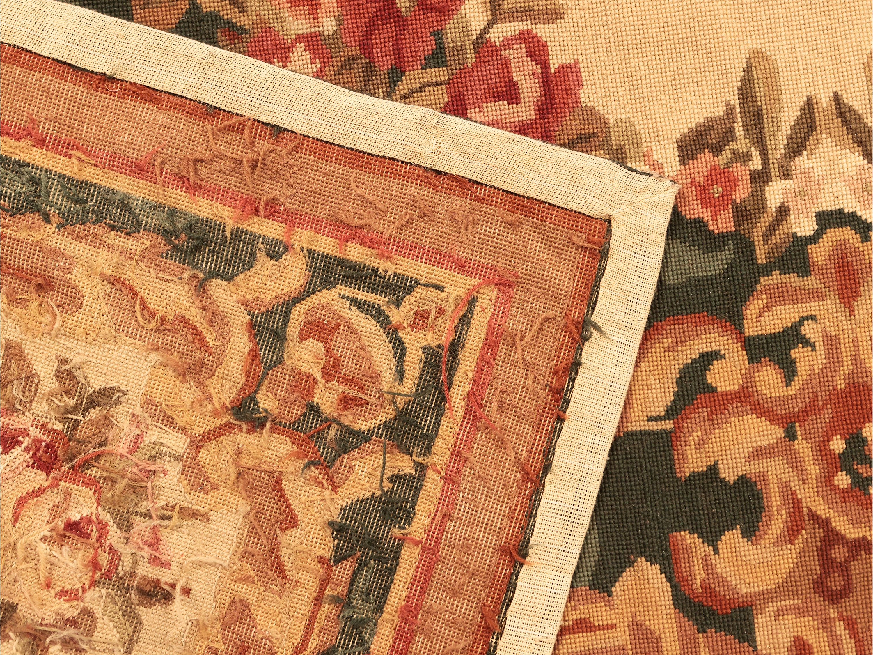 Tappeto a piccolo punto