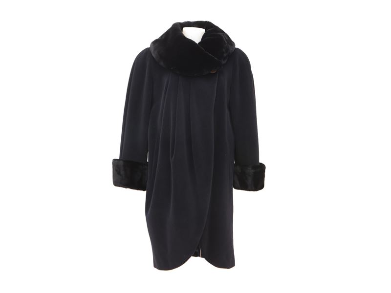 Nora Grandi, Cappotto in Panno Nero