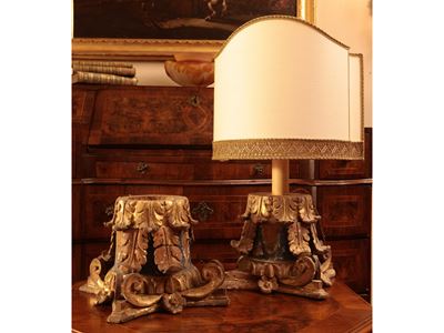 Coppia di Capitelli in Legno Intagliato e Dorato