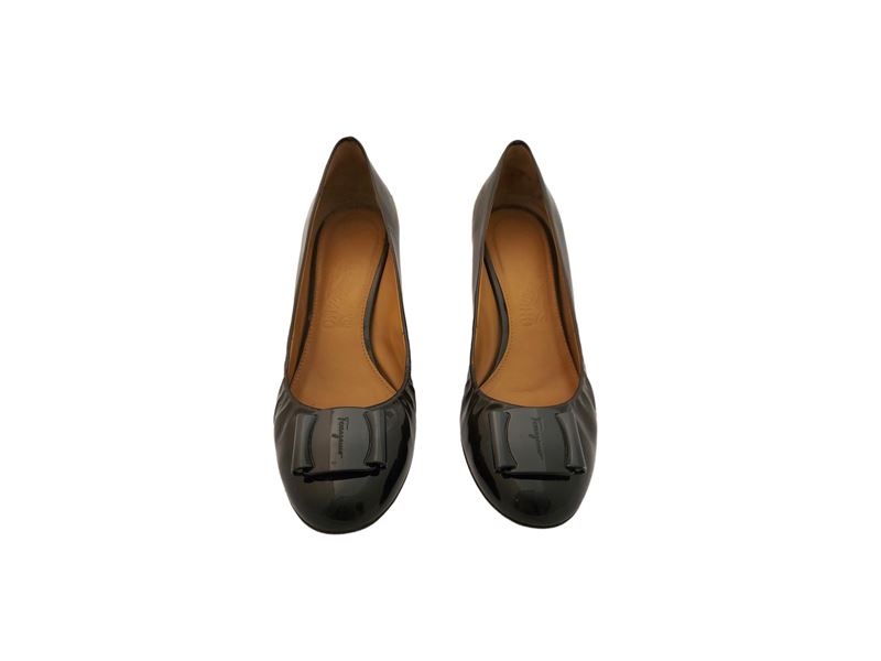 Salvatore Ferragamo, Décolleté in Vernice Grigia
