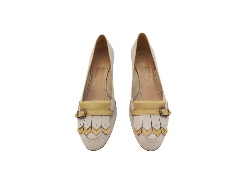 Salvatore Ferragamo, Mocassino in Nappa Beige con Frange in Vernice e Fibbia