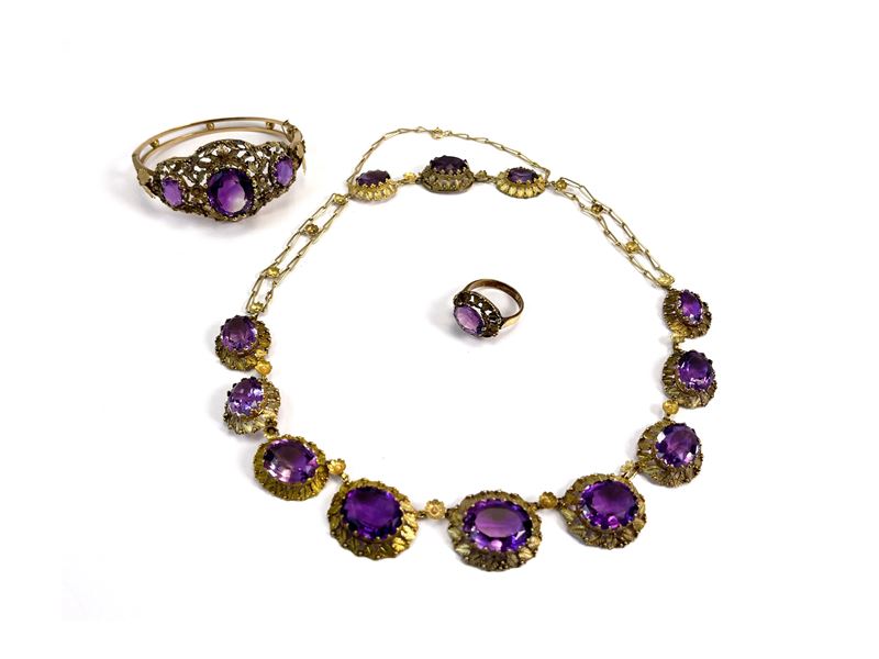 Parure Collana, Bracciale Rigido e Anello in Oro Giallo con Ametiste