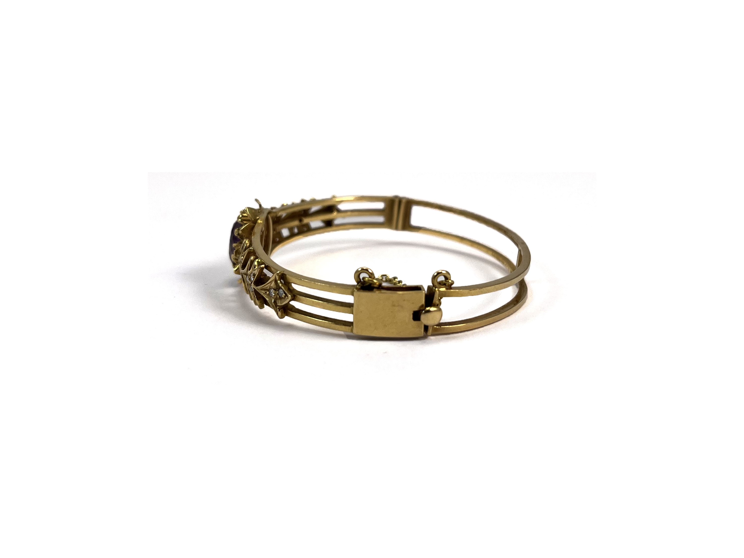 Bracciale Rigido in Oro Giallo con Diamanti e Ametista