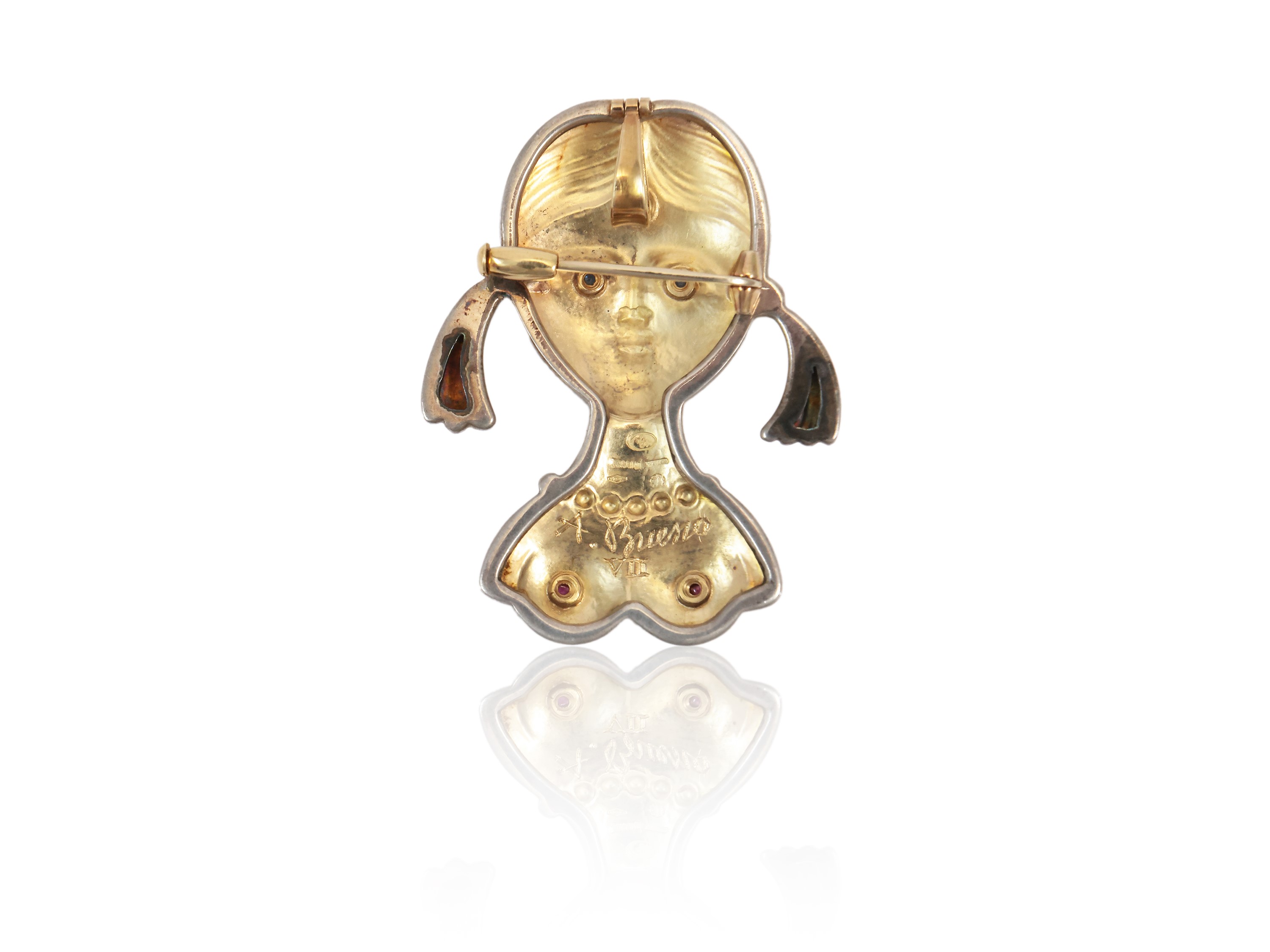 'La popputa con treccine' 1976 spilla in oro giallo con diamante, rubini e zaffiri