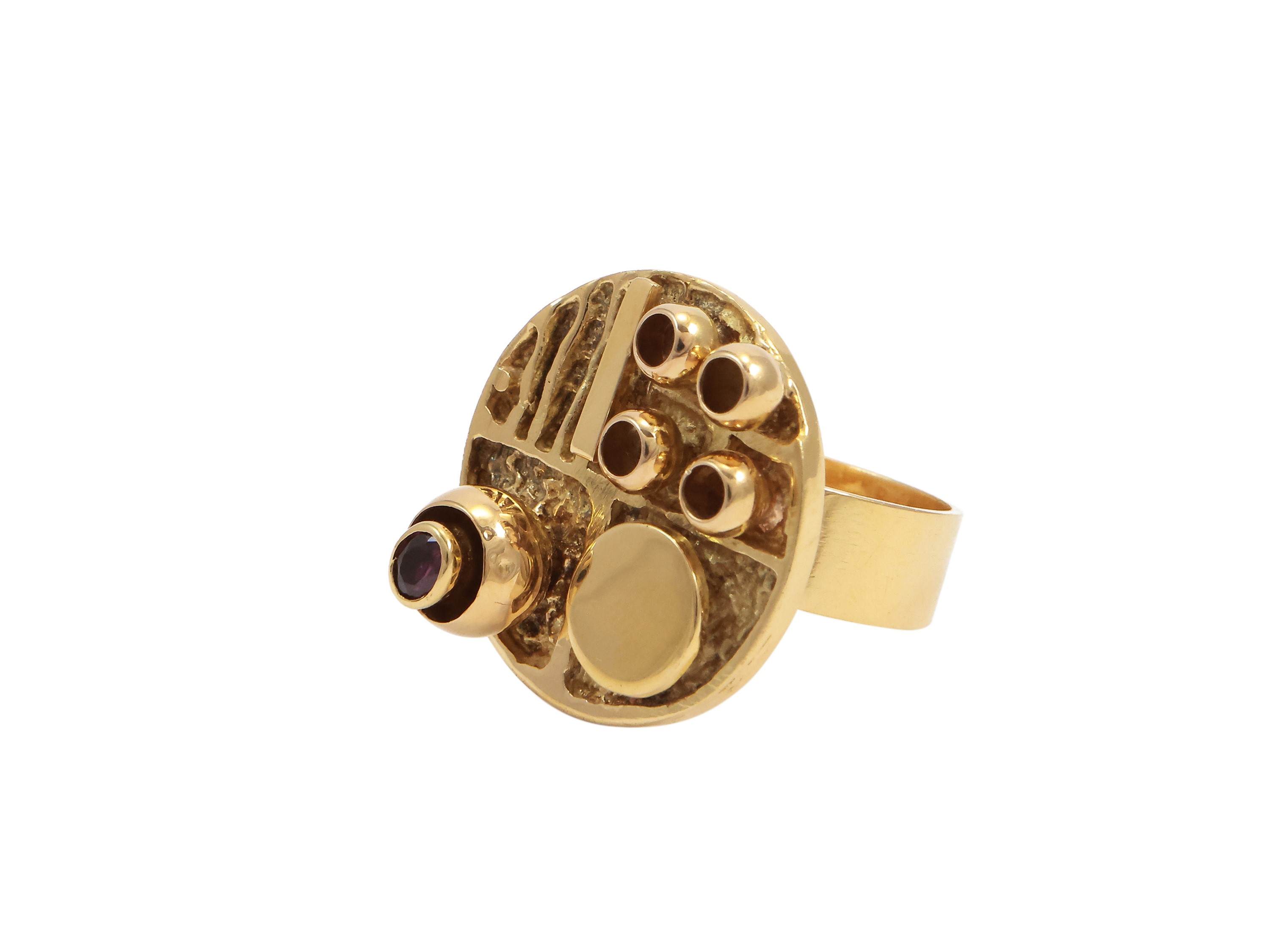 'Arte Cinetica. Opera 70' 1970-1975 anello in oro giallo e rubino