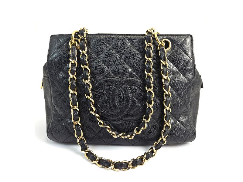 Chanel, Borsa a Spalla in Pelle Martellata Nera Matelassé