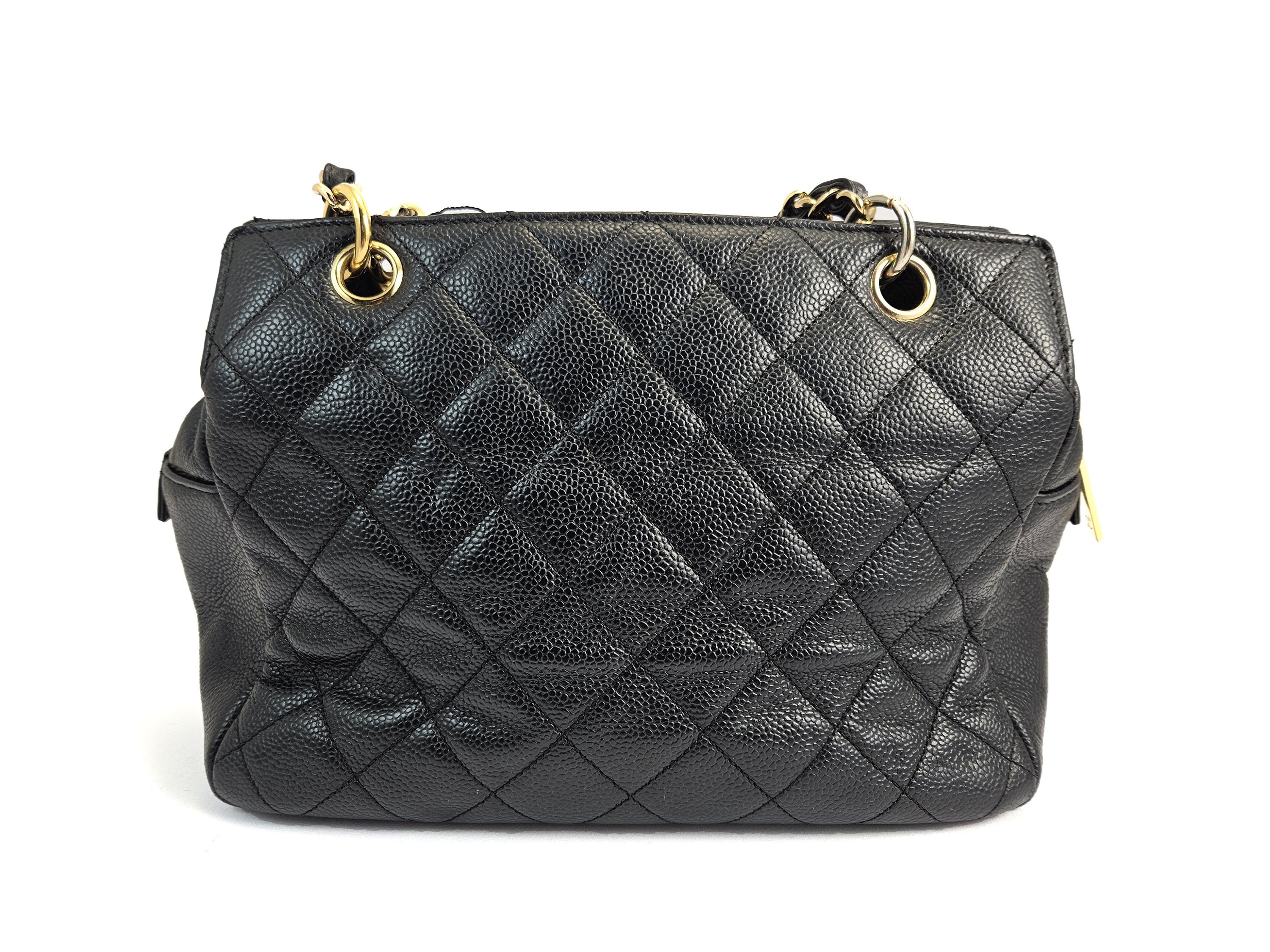 Chanel, Borsa a spalla in pelle martellata nera matelassé