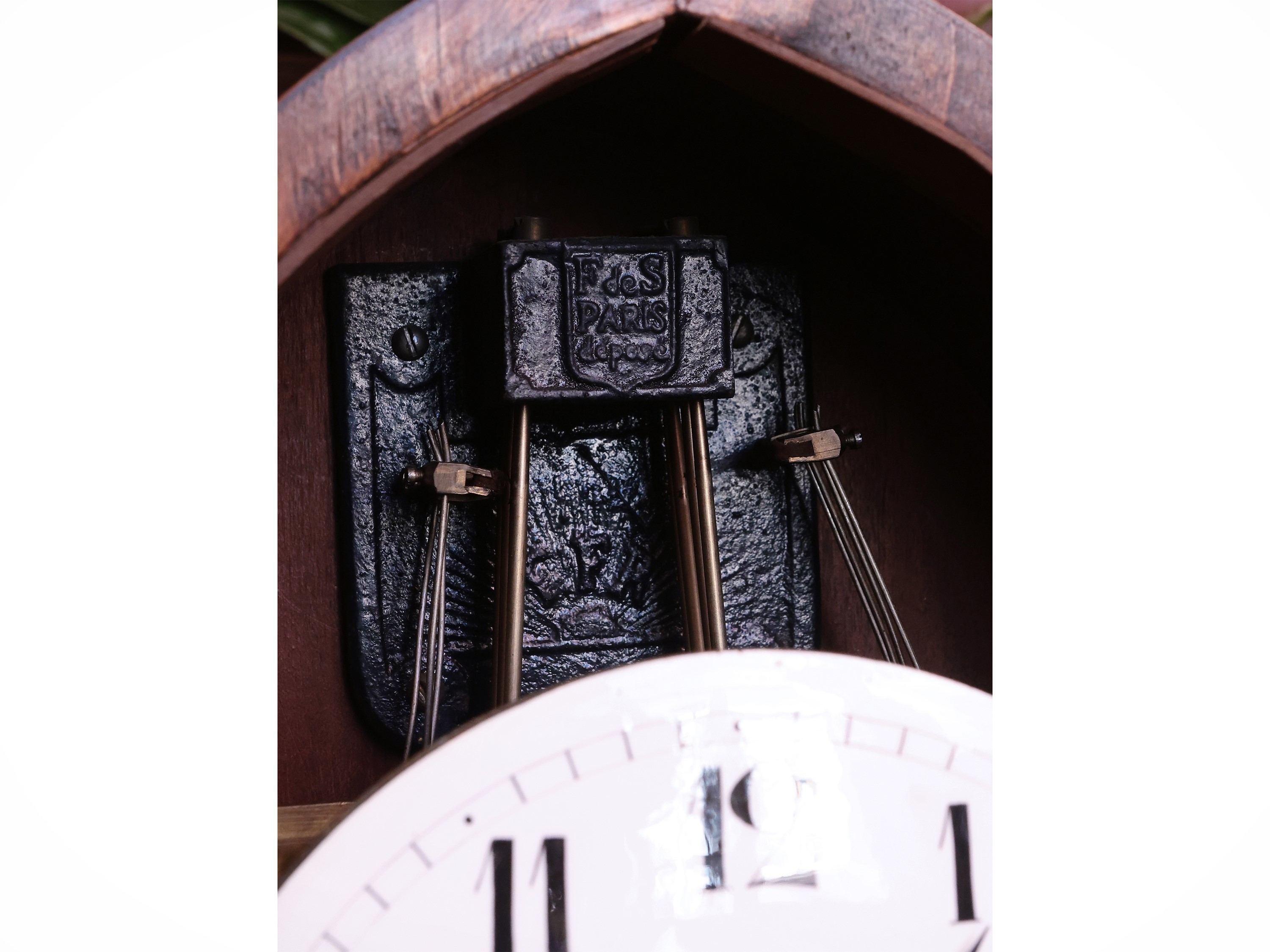 Grande Orologio da Tavolo in Noce, F De S Paris
