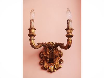 Coppia di Applique in Legno Intagliato e Dorato