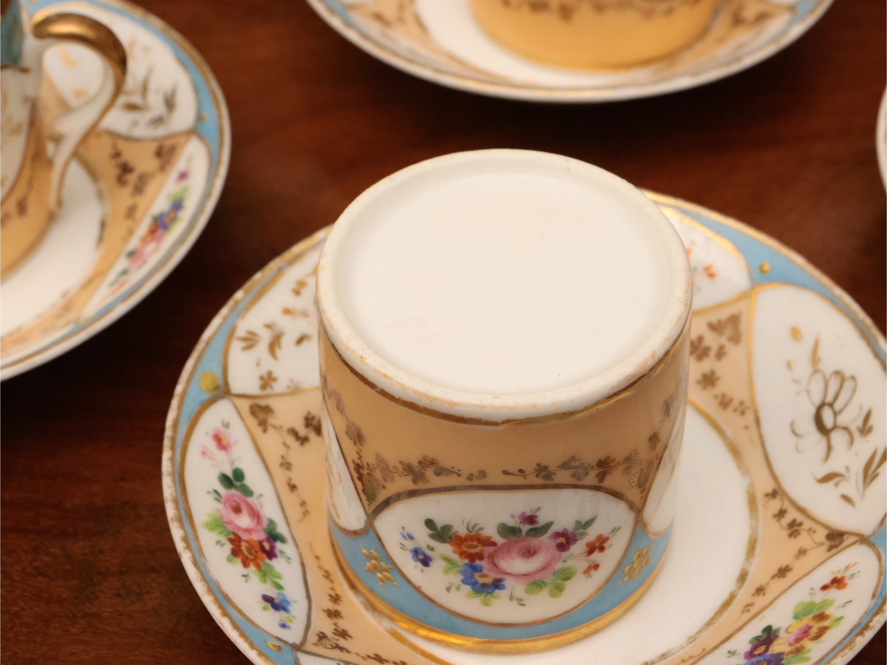 Servizio da caffè in porcellana, Francia, prima metà del XIX secolo