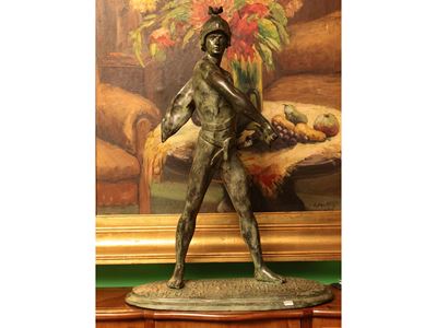 Grande gruppo in bronzo raffigurante un gladiatore, h cm 79x56x30