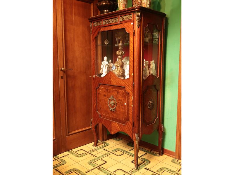 Vetrinetta per collezioni impiallacciata in legno di rosa