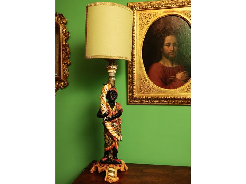 Coppia di Moretti Portalampada in Ceramica Policroma