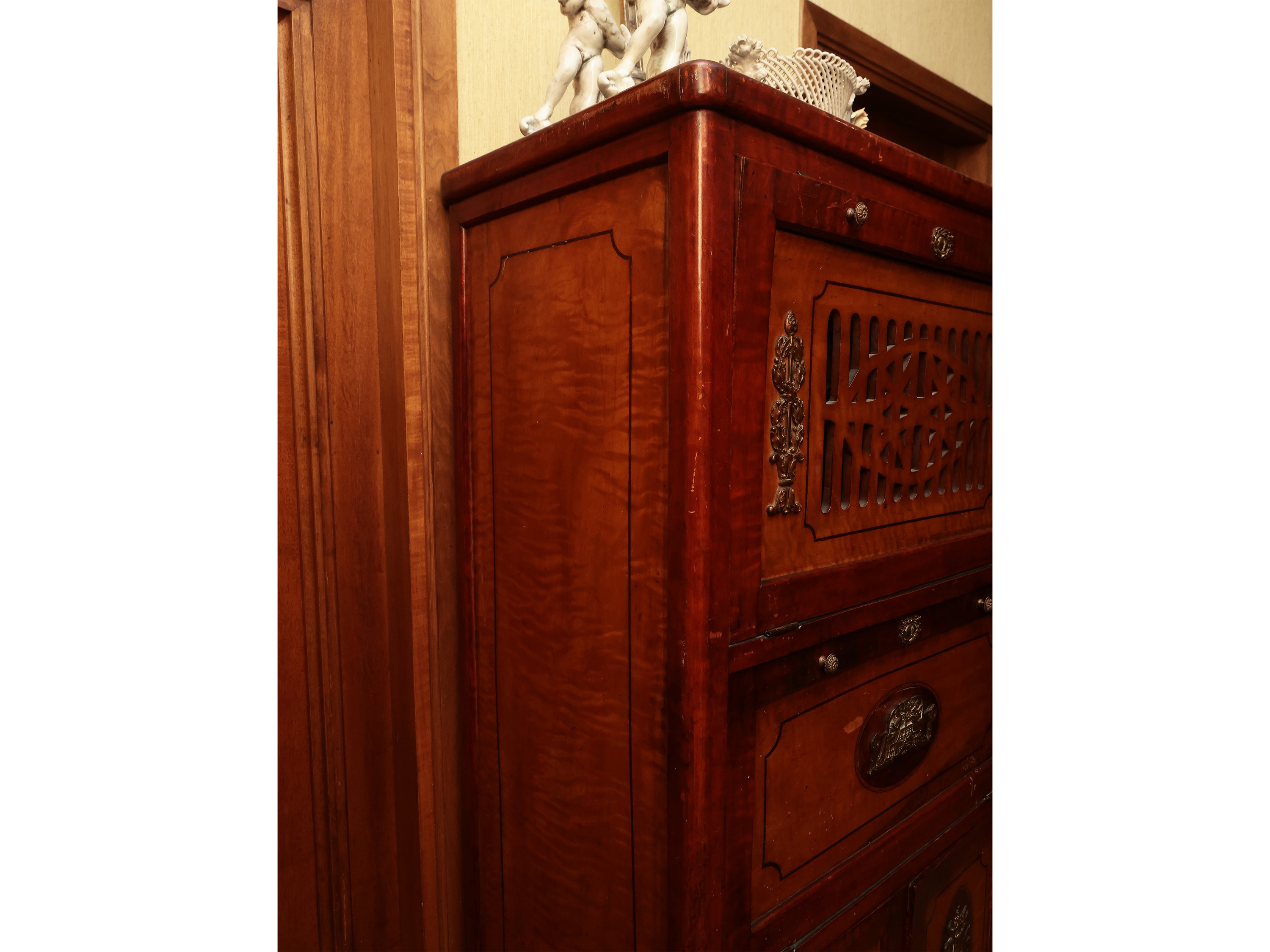 Stipo in satinwood e altre essenze, inizio del XX secolo