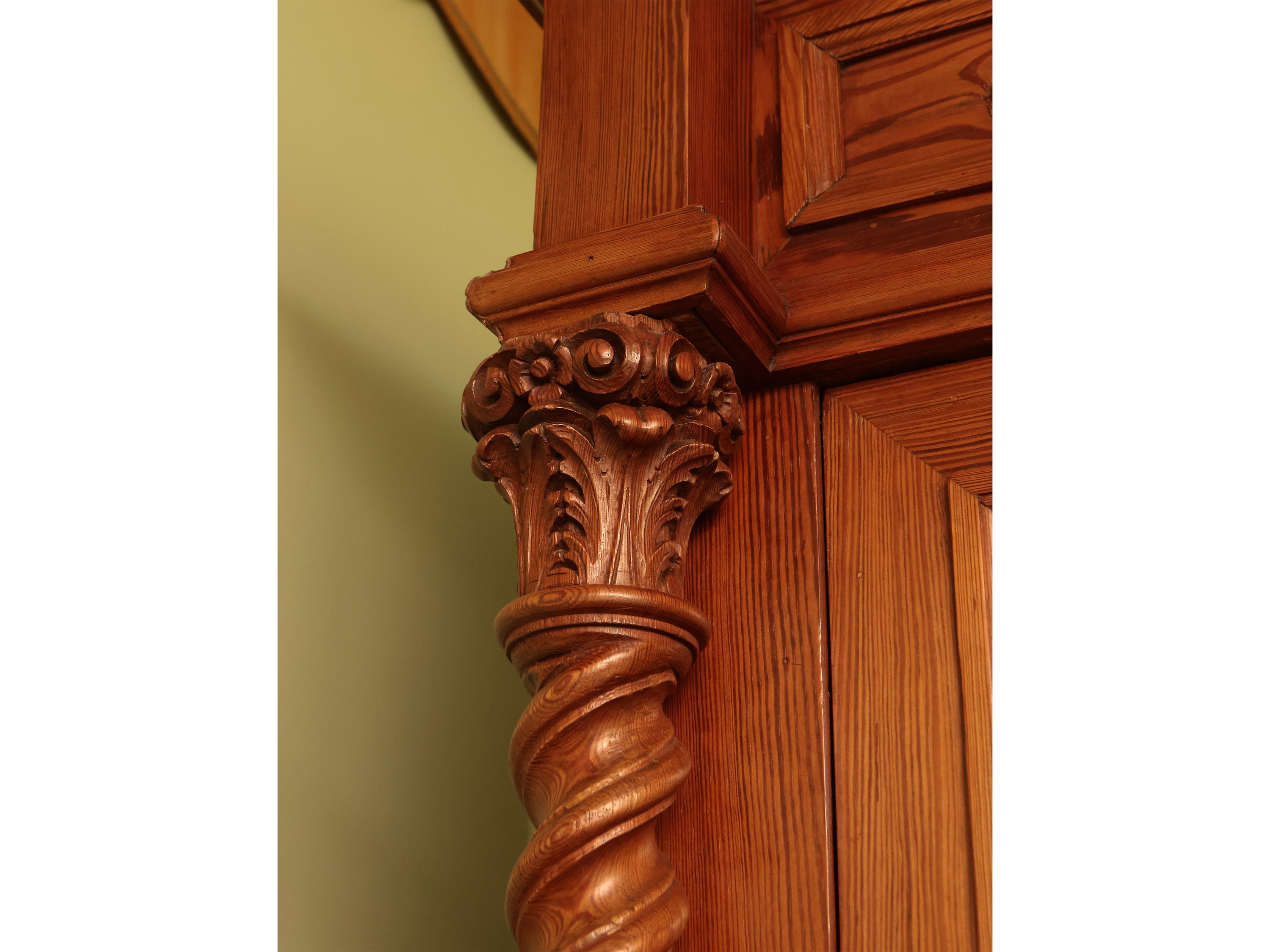 Armadio in Legno Tenero