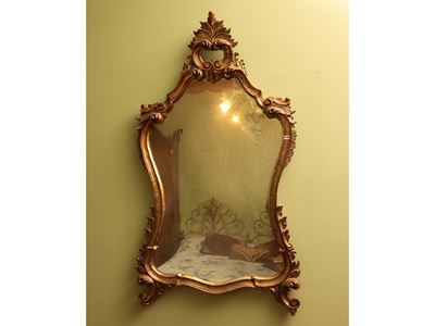 Specchiera con cornice in legno intagliato e dorato, cm 112x62