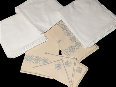 Assortimento di Biancheria per la Tavola in Lino