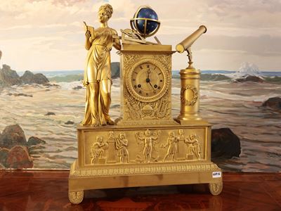 Orologio da camino in bronzo dorato, Francia, prima metà del XIX secolo