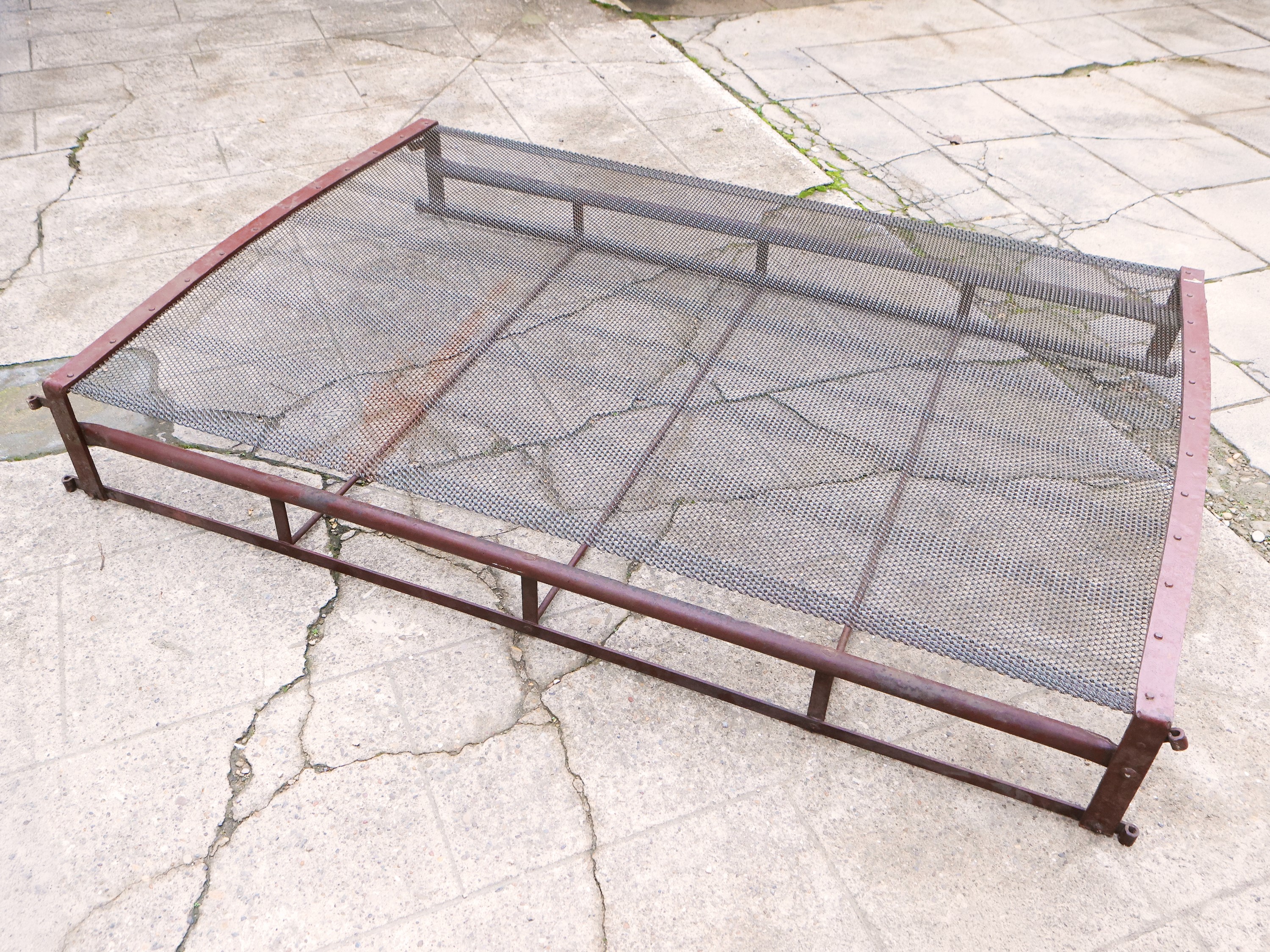 Letto matrimoniale in metallo laccato