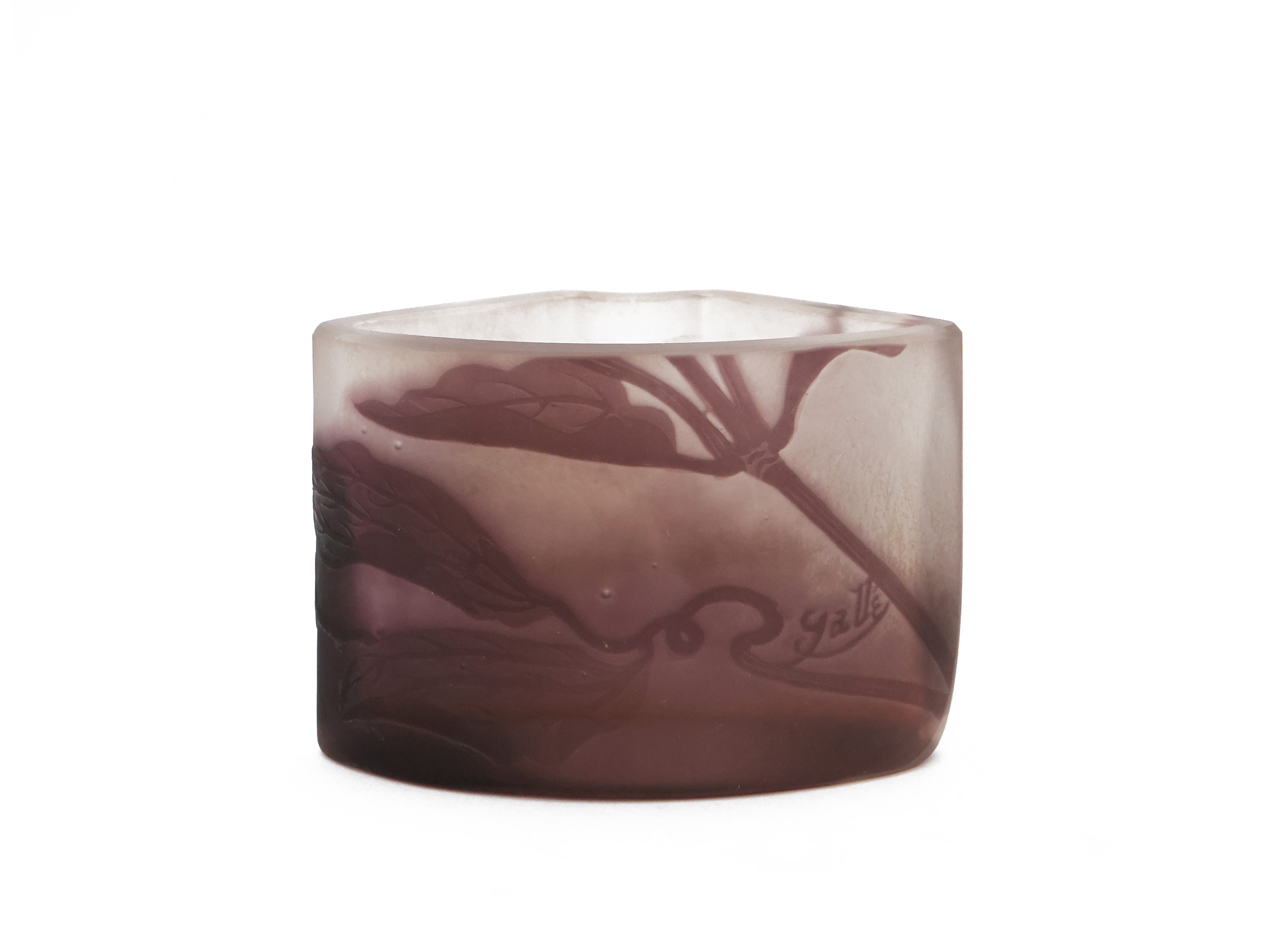 Gallè, Piccolo vaso lavorato a cameo