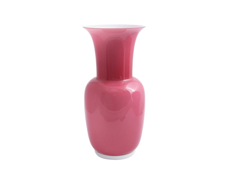 Vaso Venini, in vetro incamiciato rosa e lattimo, Murano, 1994